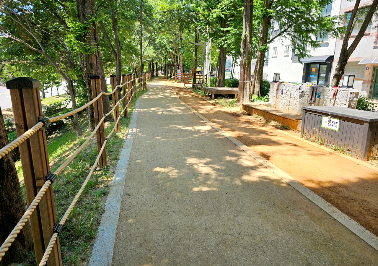 산책로 황톳길